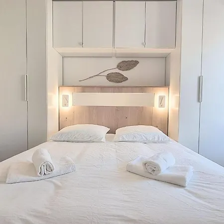 Apartment Azur Neuf- Climatise - Centre *